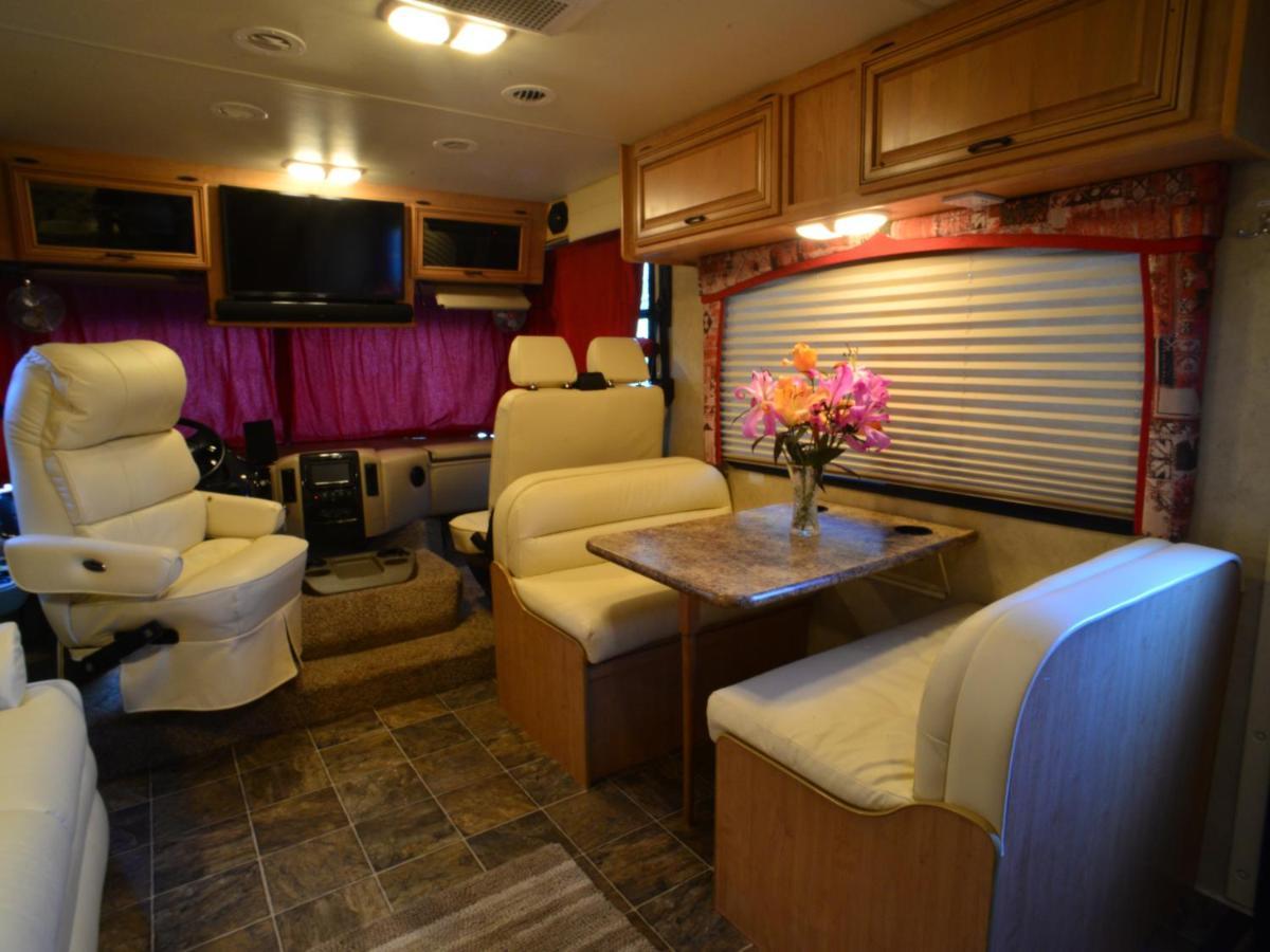 Luxury American Rv With Hot Tub West Chiltington Exterior photo