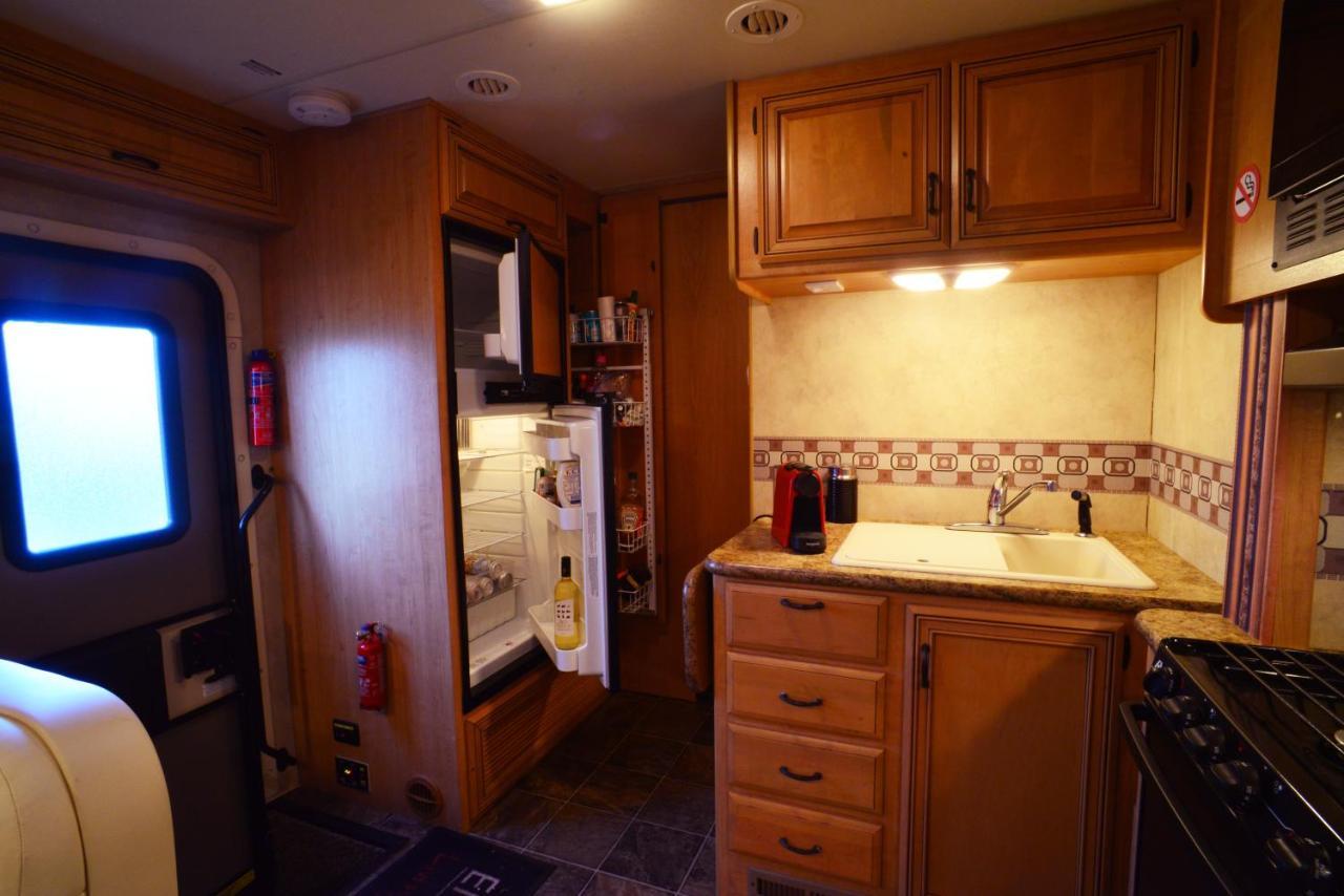 Luxury American Rv With Hot Tub West Chiltington Exterior photo