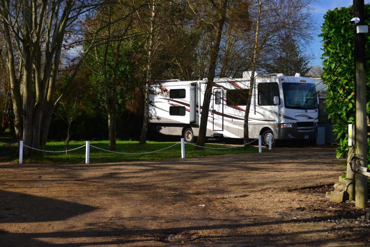 Luxury American Rv With Hot Tub West Chiltington Exterior photo