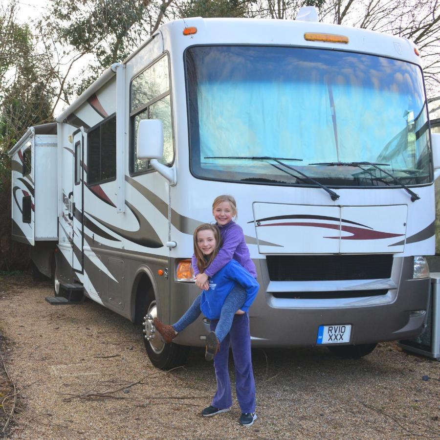 Luxury American Rv With Hot Tub West Chiltington Exterior photo